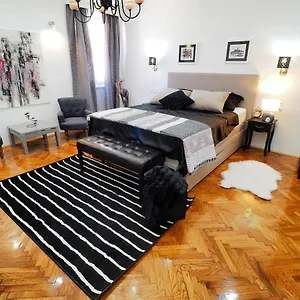 Deluxe Zoya Centar , Pula Croatia
